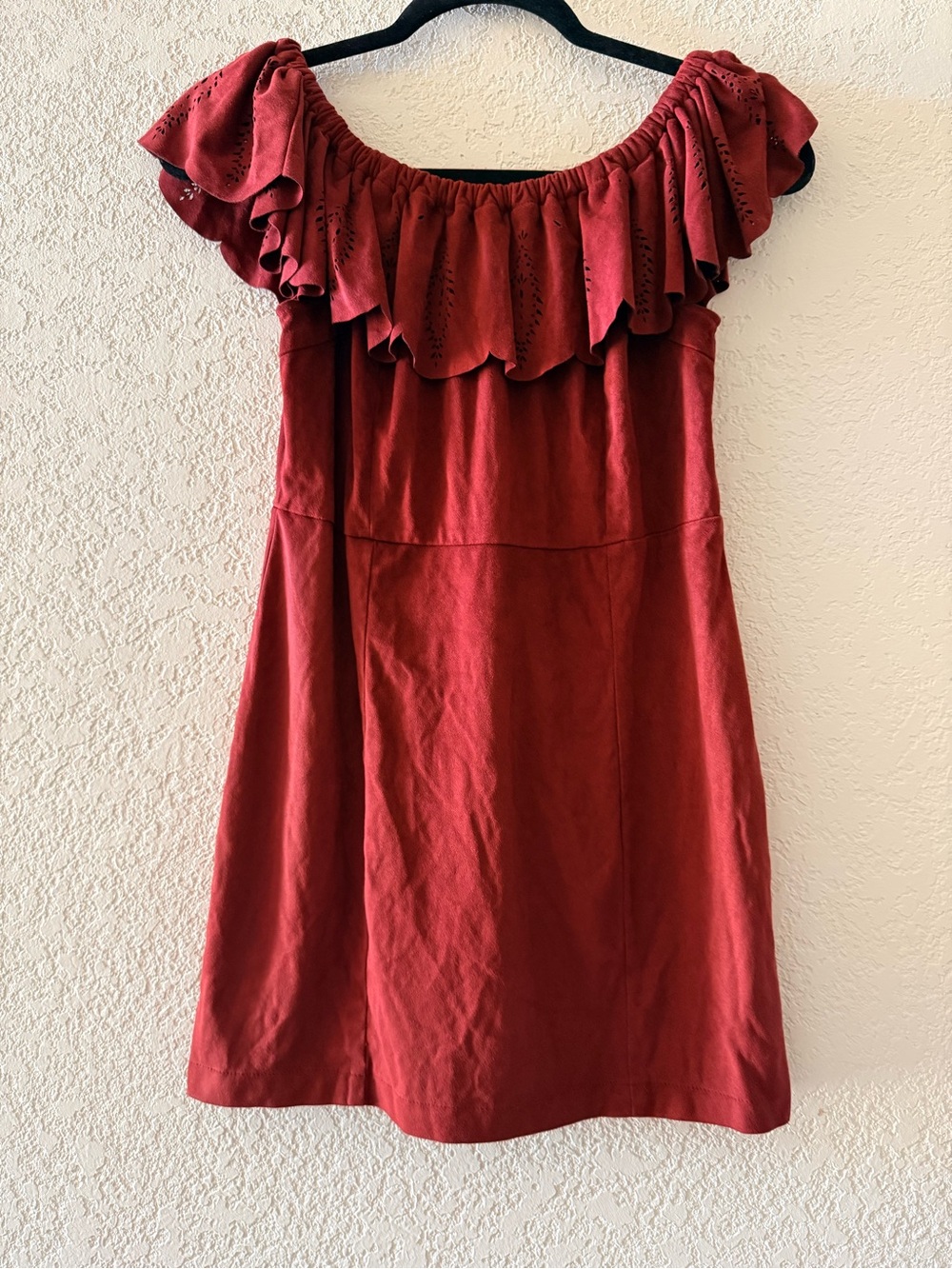 SHYANNE Off Shoulder Ruffle Boho Western Eyelet Brick Red Ruffle Mini Dress Sz L
